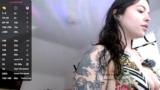 autumnb712 online show from October 3, 2025, 2:36 pm