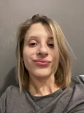 Snapshot of amorearte_m chatting on March 1, 2025, 11:17 am amorearte m online show from March 1, 2025, 11:17 am