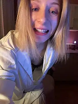 Snapshot of amorearte_m chatting on March 5, 2025, 8:32 pm amorearte m online show from March 5, 2025, 8:32 pm