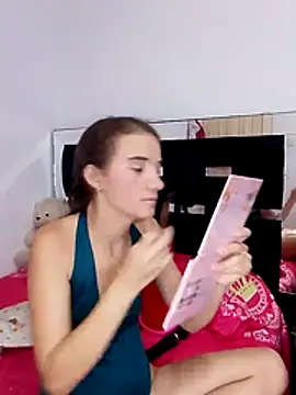 ArianaaGrace online show from December 3, 2025, 9:35 pm