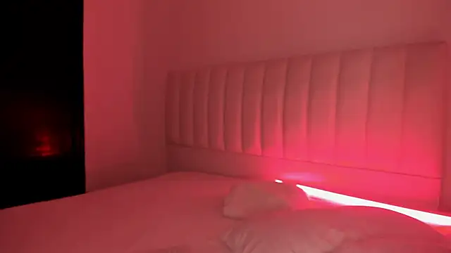 Hannahx   online show from December 13, 2025, 7:53 pm