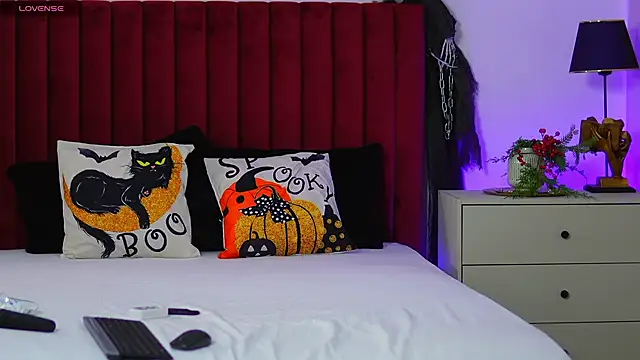 AprilGold18 online show from October 30, 2025, 5:35 pm