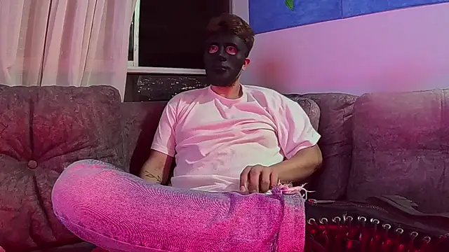 Snapshot of PaulZacx chatting on December 2, 2025, 4:18 am PaulZacx online show from December 2, 2025, 4:18 am