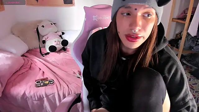 Snapshot of Loona_s chatting on October 9, 2025, 8:07 pm Loona s online show from October 9, 2025, 8:07 pm