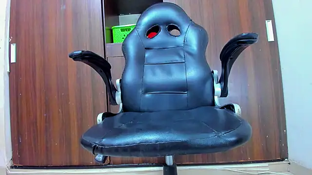 Dreamastercum  online show from May 18, 2026, 11:32 pm