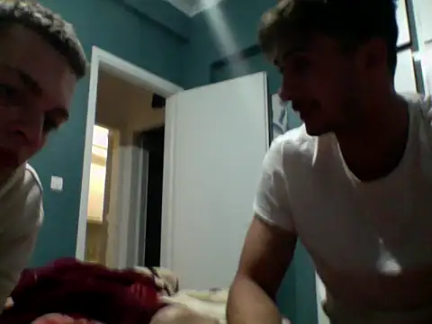 alin22010 online show from November 14, 2025, 2:32 am