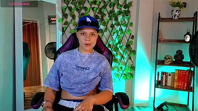 Snapshot of demimoore222 chatting on March 17, 2025, 9:02 pm demimoore222 online show from March 17, 2025, 9:02 pm