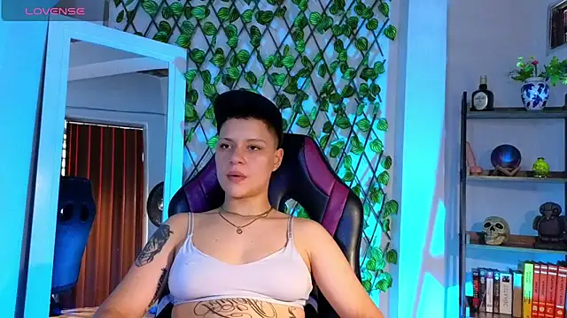 Snapshot of demimoore222 chatting on March 19, 2025, 9:16 pm demimoore222 online show from March 19, 2025, 9:16 pm