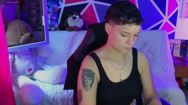 demimoore222 online show from April 5, 2026, 6:05 pm