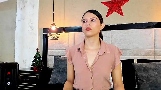 LiliJensen online show from November 30, 2025, 8:02 pm