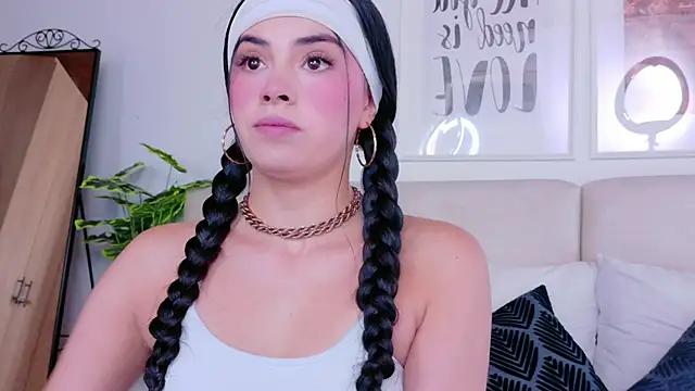 SaritaBratz online show from October 15, 2025, 8:31 pm