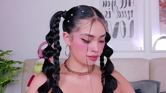 SaritaBratz online show from November 28, 2025, 9:06 pm