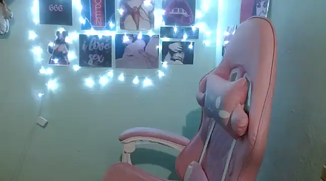 Snapshot of Sali_Poison chatting on March 21, 2025, 10:39 pm Sali Poison online show from March 21, 2025, 10:39 pm