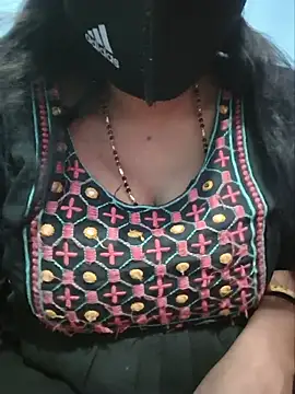 Snapshot of Sexyradha_ chatting on July 3, 2026, 4:35 pm Sexyradha online show from July 3, 2026, 4:35 pm