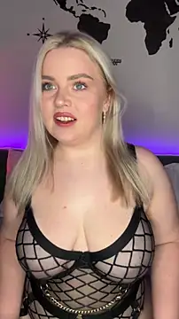 Snapshot of April_Vancee chatting on October 14, 2025, 1:23 pm April Vancee online show from October 14, 2025, 1:23 pm