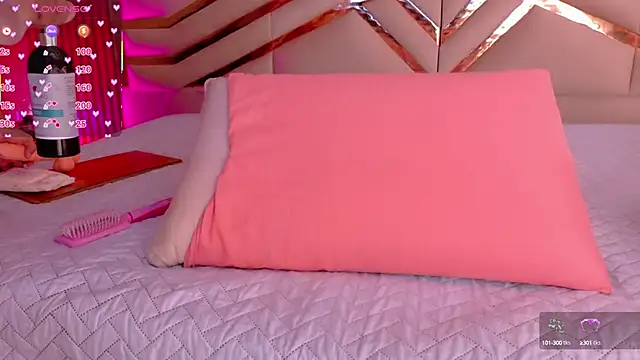 playfulcurvy online show from October 3, 2025, 7:44 pm