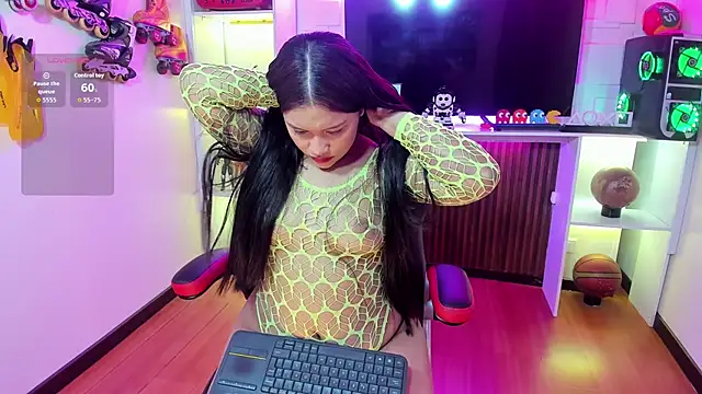 i am karoll online show from February 6, 2026, 7:06 pm