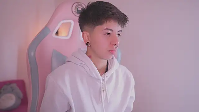 tommy blue online show from November 26, 2025, 12:17 pm