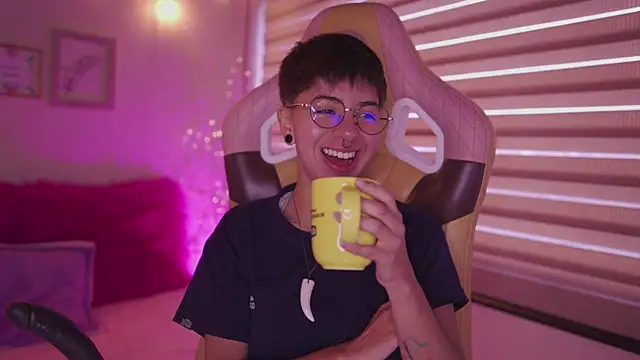 tommy blue online show from April 15, 2026, 1:07 pm