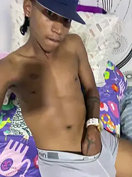 Snapshot of kyle_ivo00 chatting on March 5, 2025, 3:07 pm kyle ivo00 online show from March 5, 2025, 3:07 pm