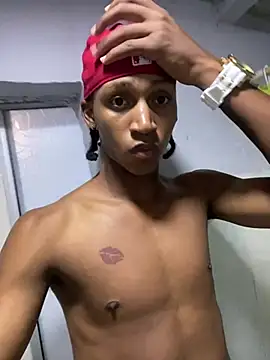 Snapshot of kyle_ivo00 chatting on March 6, 2025, 7:47 am kyle ivo00 online show from March 6, 2025, 7:47 am