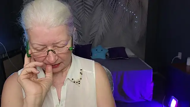 Maya Mayflower online show from March 9, 2025, 2:43 pm