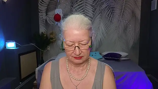 Maya Mayflower online show from March 13, 2025, 9:43 am