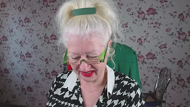 Maya Mayflower online show from October 19, 2025, 4:02 am