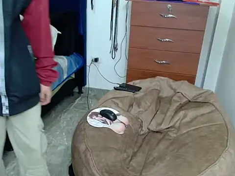 KratosAfroditacs online show from November 28, 2025, 10:12 pm