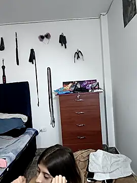 KratosAfroditacs online show from April 16, 2026, 10:49 am