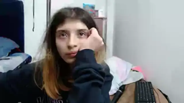 KratosAfroditacs online show from April 19, 2026, 8:24 am