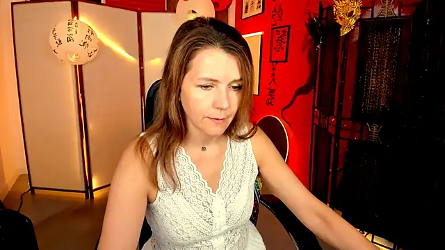 NicoleHitman online show from May 13, 2026, 1:41 pm