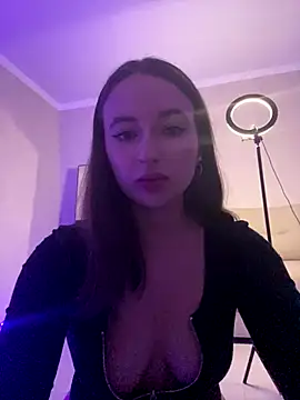 AlisaQSky online show from October 12, 2025, 5:45 pm