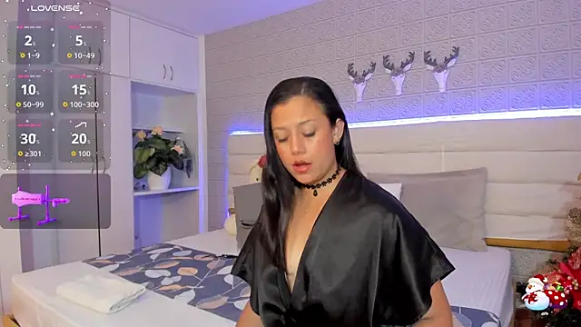 Snapshot of LeilaHiuston chatting on November 6, 2025, 8:32 pm LeilaHiuston online show from November 6, 2025, 8:32 pm