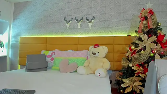 Snapshot of LeilaHiuston chatting on November 10, 2025, 8:30 pm LeilaHiuston online show from November 10, 2025, 8:30 pm