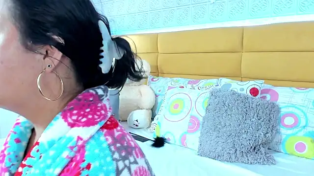 LeilaHiuston online show from December 14, 2025, 8:41 am