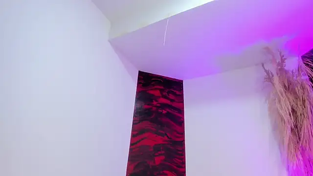 Miaa Scott  online show from November 7, 2025, 12:38 pm