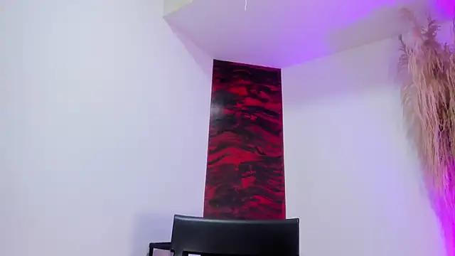 Miaa Scott  online show from November 8, 2025, 12:16 pm