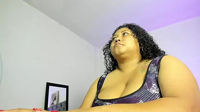 Ayliinn  online show from November 6, 2025, 5:08 am