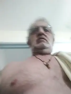 coolbrady17 online show from November 12, 2025, 3:51 am