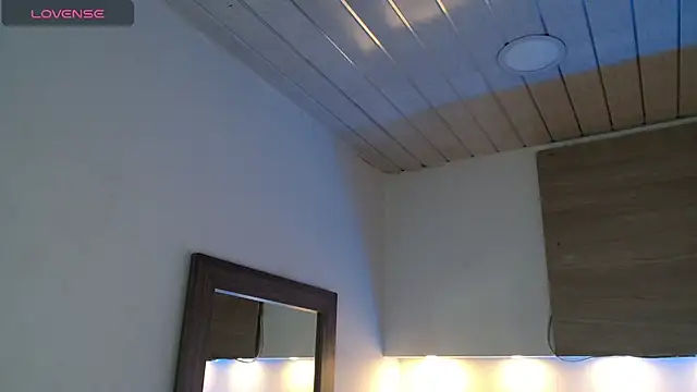 Snapshot of Cristal_Velle chatting on September 25, 2025, 12:42 pm Cristal Velle online show from September 25, 2025, 12:42 pm