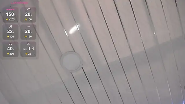 Snapshot of Cristal_Velle chatting on October 4, 2025, 12:36 pm Cristal Velle online show from October 4, 2025, 12:36 pm