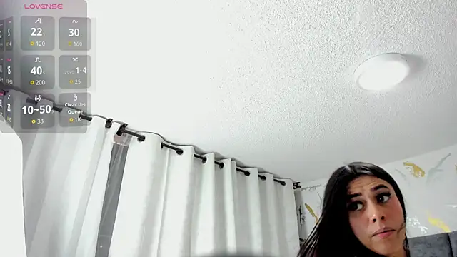 Snapshot of Cristal_Velle chatting on December 17, 2025, 1:06 pm Cristal Velle online show from December 17, 2025, 1:06 pm