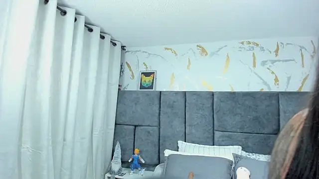 Snapshot of Cristal_Velle chatting on December 21, 2025, 1:51 pm Cristal Velle online show from December 21, 2025, 1:51 pm