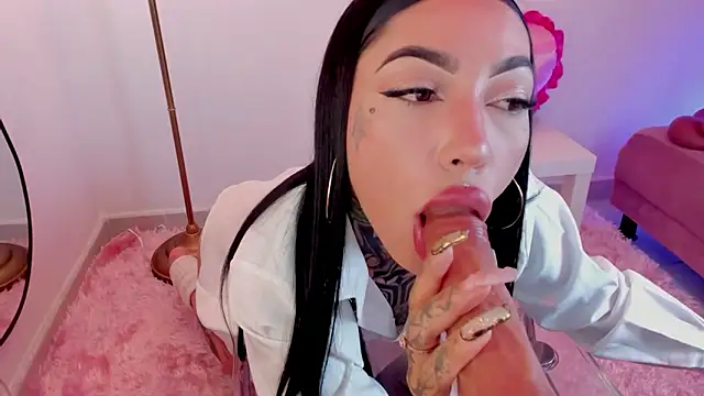 Dani Valen online show from October 21, 2025, 8:20 pm