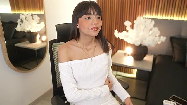 ZaraLuuv online show from November 2, 2025, 7:05 pm