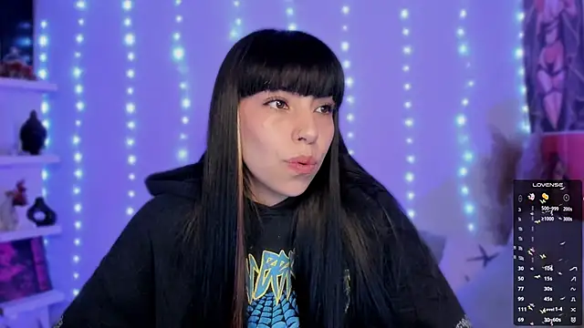 Snapshot of Saraa_Desiree chatting on November 29, 2025, 2:14 am Saraa Desiree online show from November 29, 2025, 2:14 am