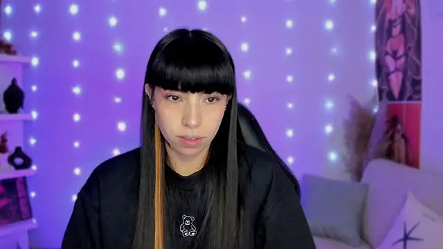 Snapshot of Saraa_Desiree chatting on December 1, 2025, 10:48 pm Saraa Desiree online show from December 1, 2025, 10:48 pm