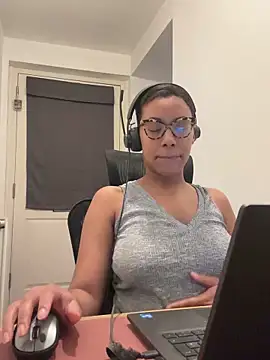 Melia Rayne online show from December 19, 2025, 11:28 am