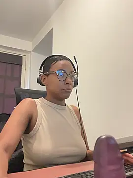 Melia Rayne online show from May 27, 2026, 9:39 am